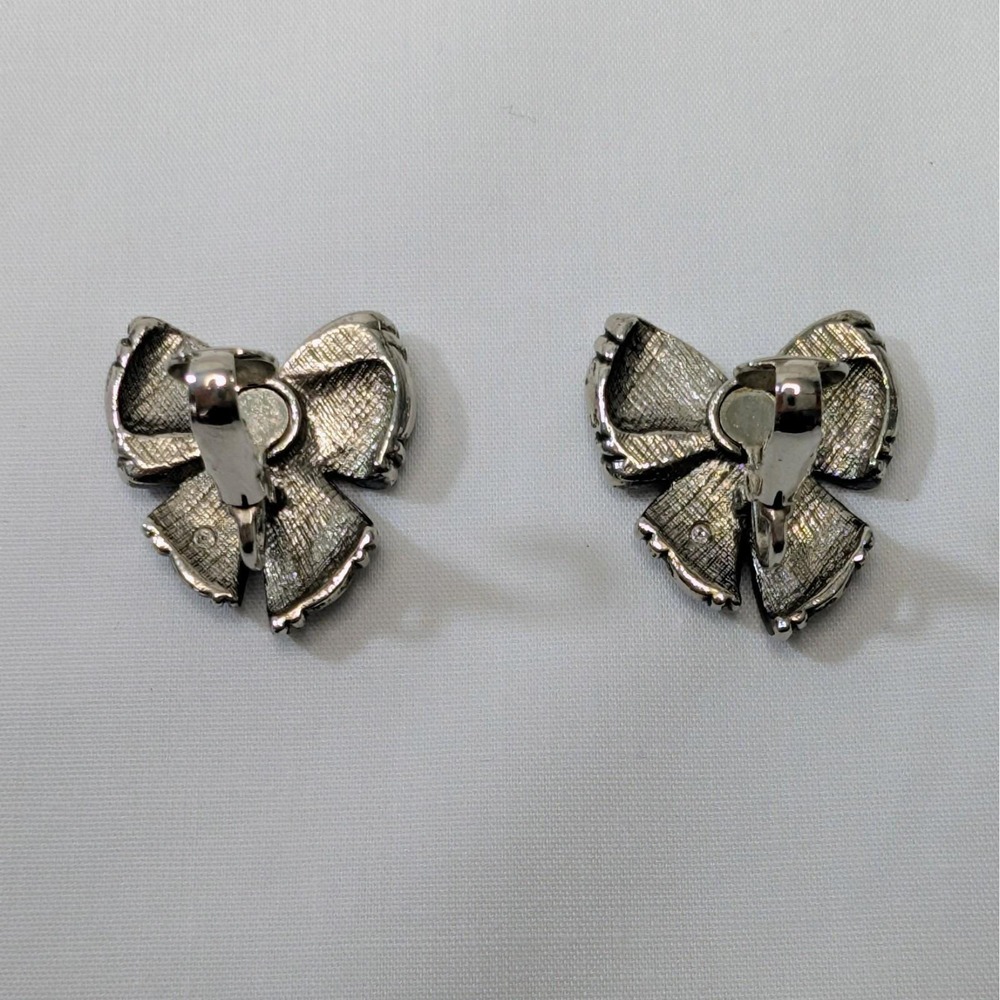 Vintage 1990 AVON Clip On Filigree Antique Silver Bow Earrings 1" - Picture 6 of 9